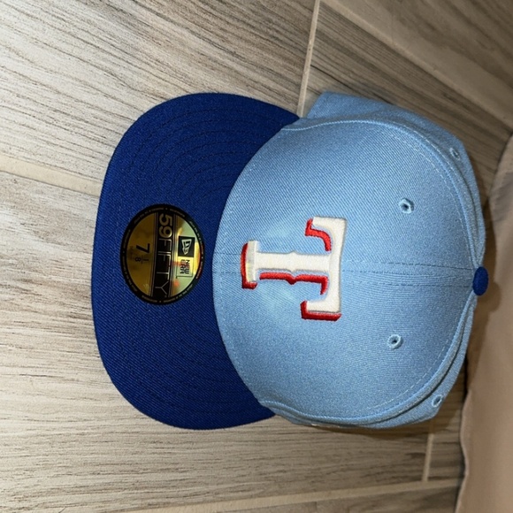 Titians Fitted Hat - Picture 1 of 1